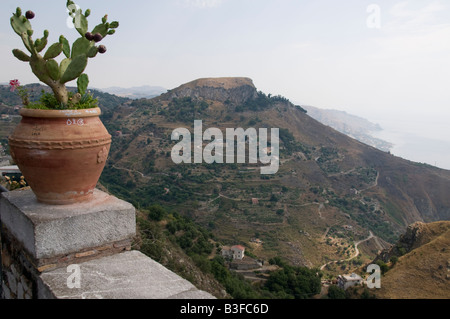 Castelmola, sopra Taormina, Sicilia, Italia Foto Stock