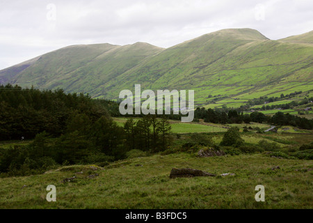 Vista dalla carreggiata stretta treno a vapore, Welsh Highland Railway, Caernarvon a Rhyd Ddu, Galles del Nord, Regno Unito Foto Stock