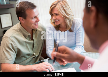 Matura in consultazione presso la clinica di IVF (messa a fuoco selettiva) Foto Stock