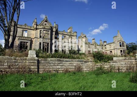 Rovine di Ury House vicino a Stonehaven in Aberdeenshire, Scozia, Regno Unito, che è il sito proposto per il Jack Nicklaus Golf. Foto Stock