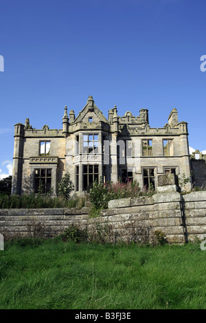 Rovine di Ury House vicino a Stonehaven in Aberdeenshire, Scozia, Regno Unito, che è il sito proposto per il Jack Nicklaus Golf. Foto Stock