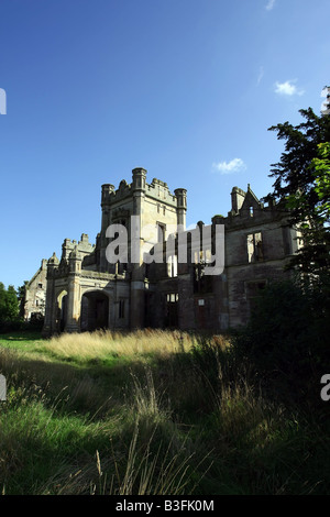 Rovine di Ury House vicino a Stonehaven in Aberdeenshire, Scozia, Regno Unito, che è il sito proposto per il Jack Nicklaus Golf. Foto Stock