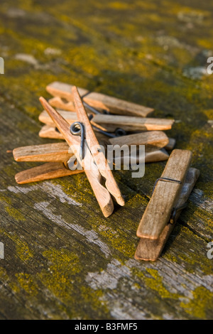 Vestiti in legno pioli. Foto Stock