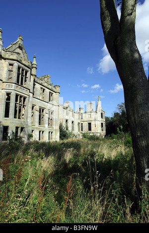 Rovine di Ury House vicino a Stonehaven in Aberdeenshire, Scozia, Regno Unito, che è il sito proposto per il Jack Nicklaus Golf. Foto Stock