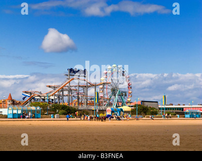 Costa del Regno Unito presso la zona fieristica Skegness Pleasure Beach, Lincolnshire, Inghilterra, Regno Unito Foto Stock