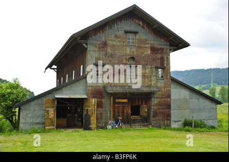 L'assenzio casa di essiccazione a Boveresse, Svizzera. Home di assenzio. Foto Stock