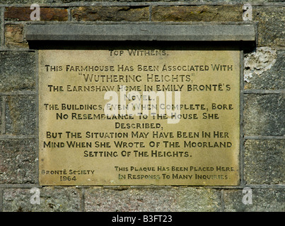 Placca incisa sulla parete di sommità Withens, Haworth Moor, West Yorkshire, Inghilterra, Regno Unito Foto Stock