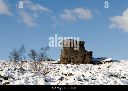 "L'altro cappello' in inverno la neve sulla brughiera nel Derbyshire "Gran Bretagna" Foto Stock