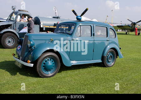 Vintage Hillman auto a Shoreham Airshow di Sussex England Foto Stock