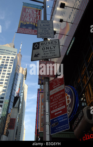 Parcheggio segni di restrizione in Times Square a New York mercoledì 20 agosto 2008 Frances M Roberts Foto Stock