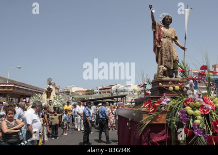 Le effigi di San Juan Bautista e Nuestra Señora del Carmen patrono dei pescatori spagnoli fiesta in Playa San Juan, Tenerife Foto Stock