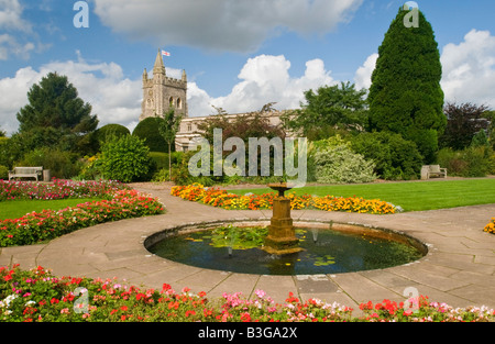 Chiesa di Santa Maria Amersham vista dal Giardino della Rimembranza Foto Stock