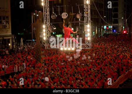 Guide di scorrimento in corrispondenza di kick off punto in Eben Gvirol street durante la Nike razza Umana manifestazione di Tel Aviv, Israele Foto Stock