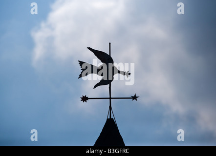 Un uccello weathervane in una fattoria Litchfield, Connecticut USA Foto Stock