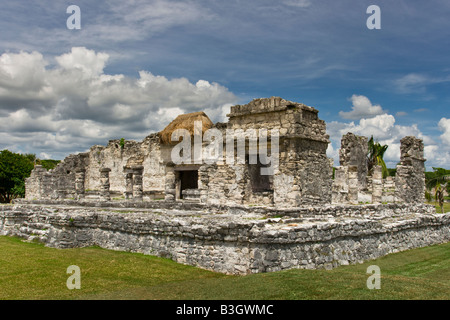 Casa delle colonne, tempio Maya presso le rovine di Tulum in Messico Foto Stock