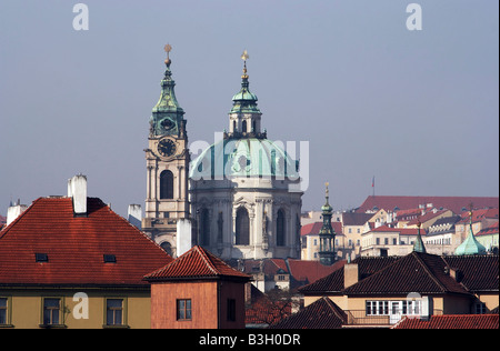 St Nikolas - uno dei più importanti edifici barocchi di Praga Foto Stock