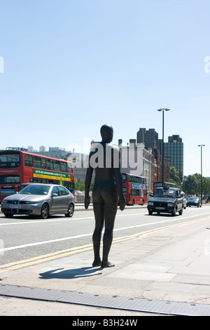 Antony Gormley scultura su Waterloo Bridge, Londra 2007 Foto Stock