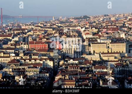 Una vista della città di Lisbona e il porto di Lisbona Foto Stock