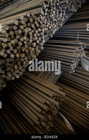 Acciaio impilati rebar aste acciaio EISF Mulino di fabbrica Abu Dhabi Emirati Arabi Uniti UAE Golfo Arabico Foto Stock