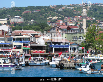 ISTANBUL. La città di Sariyer vicino al Mar Nero sulla riva europea del Bosforo. 2008. Foto Stock