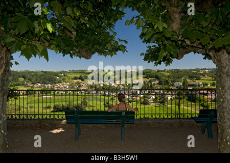 Panorama in Cambo les Bains (Pirenei Atlantiques - Francia). Panorama du quartier Bas-Cambo à Cambo-les-Bains (Francia). Foto Stock