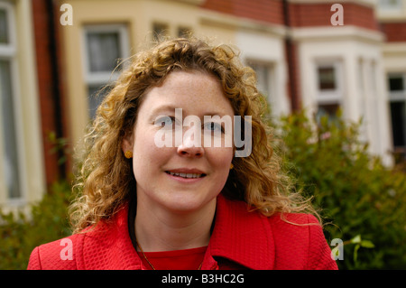 Jenny Willott liberali democratici candidato nella foto durante la campagna elettorale in Cardiff Central durante il 2005 elezioni generali Foto Stock