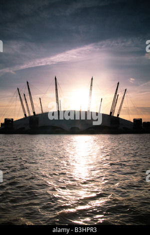 Tramonto sull'arena O2 Foto Stock