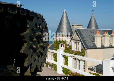 Un memoriale di sbarco in Normandia ad Arromanches, Gold beach, dove il britannico è atterrato il 6 giugno 1944 Foto Stock