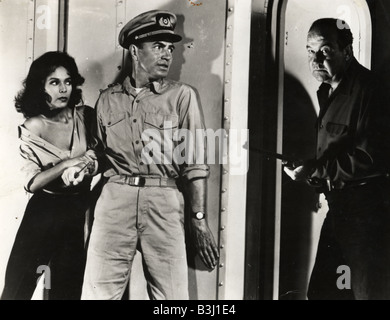 I PONTI RAN RED 1958 MGM film con da sinistra Dorothy Dandridge, James Mason e Broderick Crawford Foto Stock