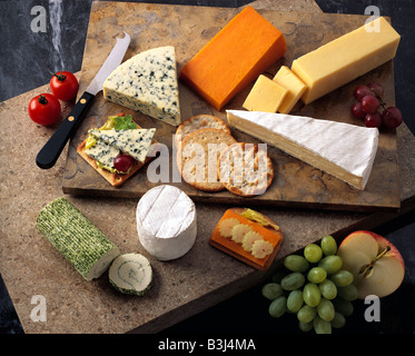 Formaggi Cheddar Brie Red Leicester formaggio di capra Blu danese cibo editoriale Foto Stock