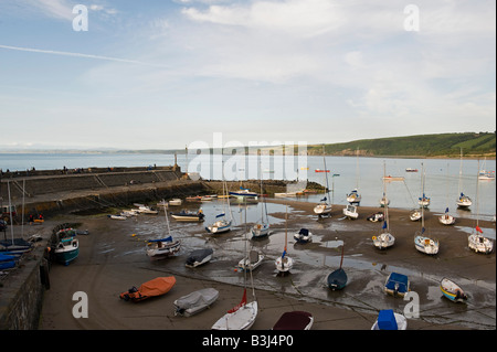 New Quay, il Galles occidentale (su Cardigan Bay). Il porto con la bassa marea Foto Stock