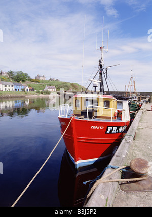 Dh Helmsdale harbour HELMSDALE SUTHERLAND private del picciolo rosso barca da pesca in banchina Costa Nord 500 Scozia Scotland Foto Stock
