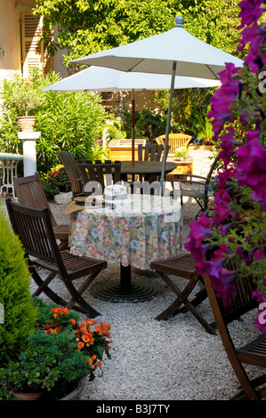 Nizza Costa Azzurra Francia - nel giardino di un boutique hotel nel centro di Nice - Nice Garden Hotel - Costa Azzurra Foto Stock