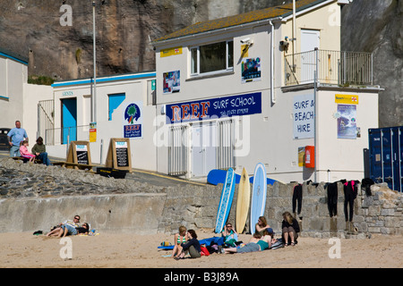 Scuola di Surf Spiaggia Great Western Newquay Cornwall Regno Unito Foto Stock