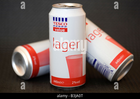 Le lattine di Tesco Value Lager Foto Stock