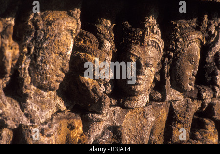 Particolare rilievo la parete orientale borobudur indonesia java Foto Stock