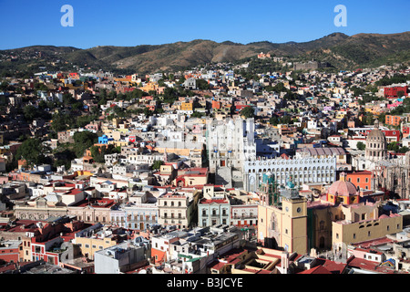 Panoramica della città di Guanajuato in Messico con vista di Guanajuato University Foto Stock
