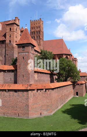 Malbork Polonia storico castello di Malbork costruita dai Cavalieri Teutonici nel medioevo è un mattone enorme fortezza Foto Stock