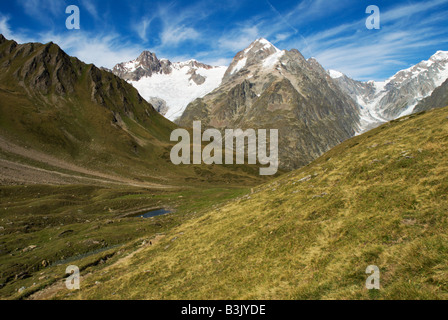 Massiccio del Monte Bianco visto dalla Val Veny Tour du Mont Blanc. Foto Stock