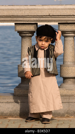 Giovane ragazzo libico presso la Corniche, Tripoli, Libia Foto Stock