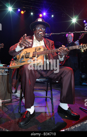 BO DIDDLEY noi musicista rock al Forum, Kentish Town, a nord di Londra il 17 aprile 2005 Foto Stock