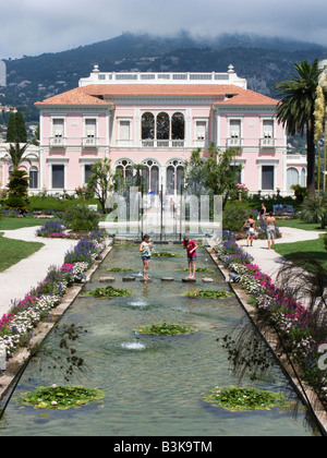 I giardini e la Villa di Ephrussi de Rothschild su Cap Ferrat vicino a Nizza Cote d Azur Provence di Francia Foto Stock