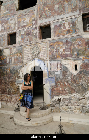 Turista nel monastero di Sumela, Turchia Foto Stock