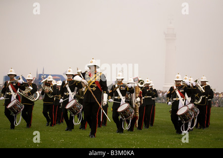 I Royal Marines Band suona presso il Sunderland Airshow internazionale del 2008. Foto Stock