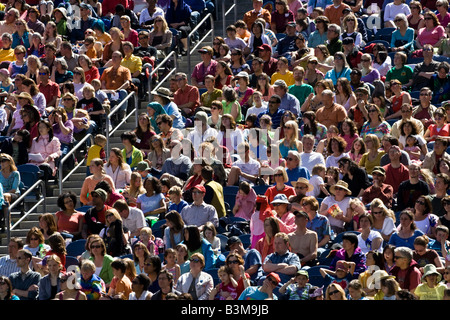 Il Dalai Lama s visita a Seattle 04 12 2008 Seattle Qwest Field uno 1000 persone in rappresentanza di 40 culture Foto Stock