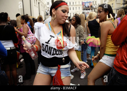 I giovani ballare carnevale di Notting Hill 2008 Foto Stock