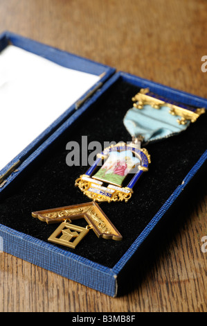 Una chiusura di un vecchio, d'Oro, Medaglia massonica in una scatola di presentazione, risalente agli anni trenta del novecento Foto Stock