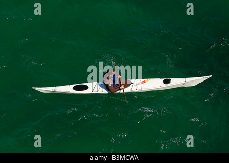 Lago superiore Michigan negli Stati Uniti americano un uomo in kayak che canoa dall'alto, vista dall'alto, vita quotidiana ad alta risoluzione Foto Stock