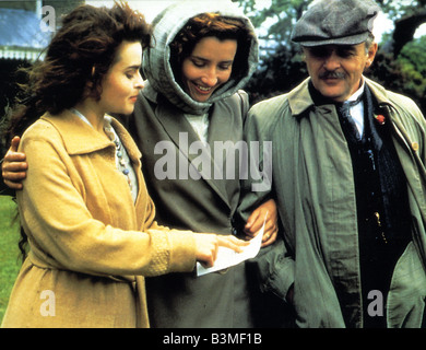 HOWARDS FINE 1992 Merchant Ivory film con Anthony Hopkins a destra e Emma Thompson center Foto Stock