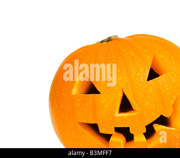 Zucca di Halloween con percorso di clipping e copyspace contro uno sfondo bianco Foto Stock